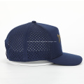 Hombres personalizados 5 Panel azul marino Bordado Bordado Logotipo Perforado láser Holón de corte Sombrero de béisbol perforado, tapa de deporte impermeable